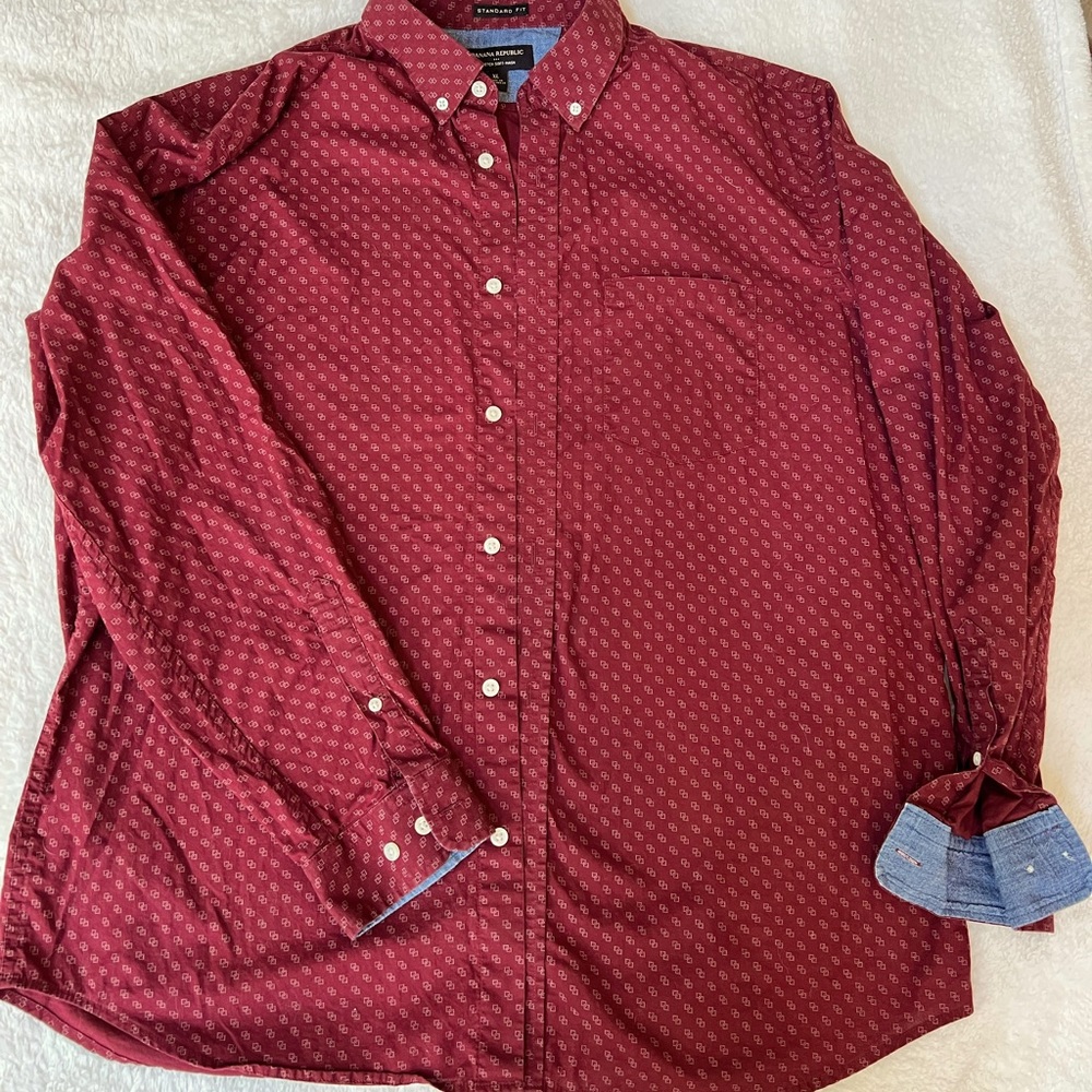 Mens Banana Republic Button down long sleeve, cuff detail; XL burgundy